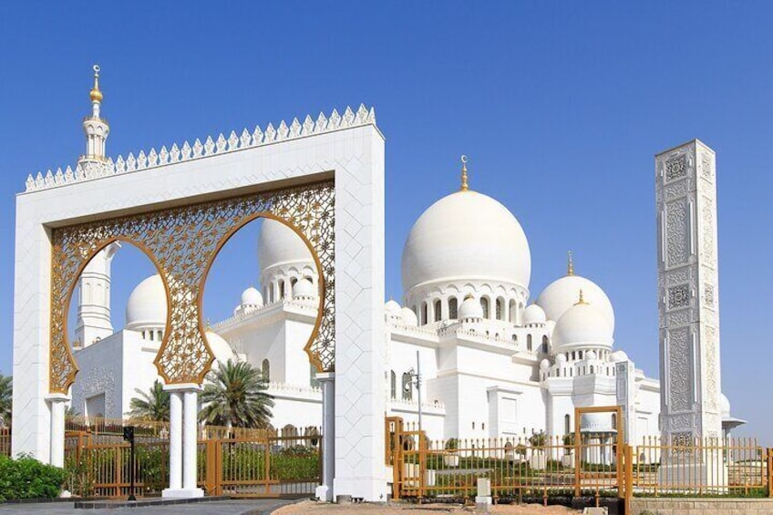 Guided Sheikh Zayed Mosque Half Day Tour in Abu Dhabi