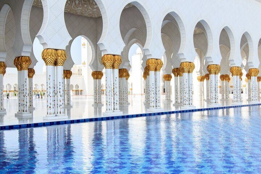 Guided Sheikh Zayed Mosque Half Day Tour in Abu Dhabi