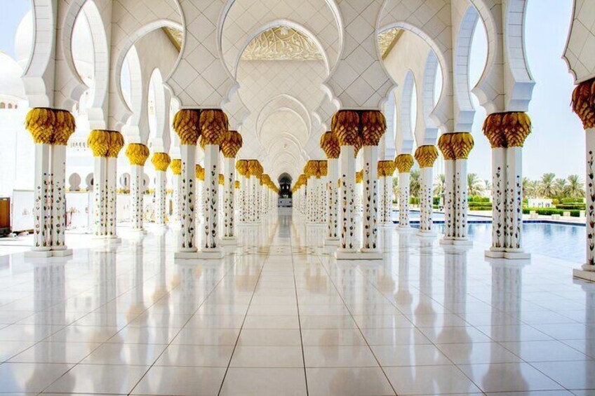 Guided Sheikh Zayed Mosque Half Day Tour in Abu Dhabi