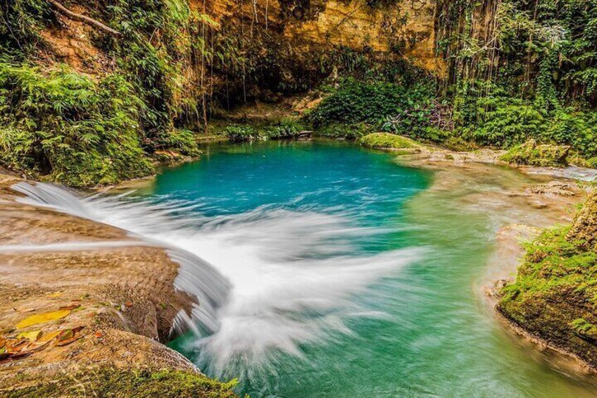 Blue Hole (Blue swimming pool)