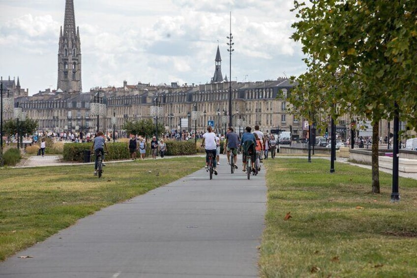 Bordeaux’s Iconic Landmarks: A Private Bike Tour