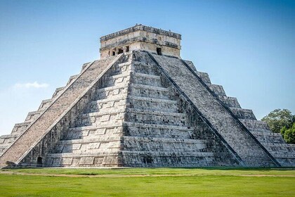Private Full Day Tour to Chichen Itzá with Cenote and Buffet