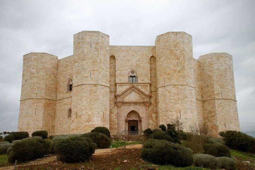 Trani – Castel del Monte: organized tour in 4 hours