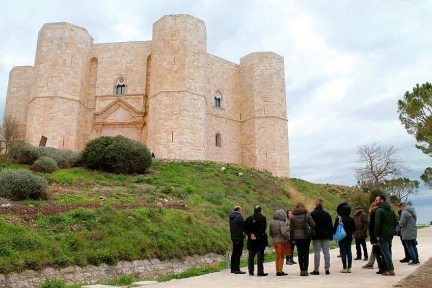 Trani – Castel del Monte: organized tour in 4 hours