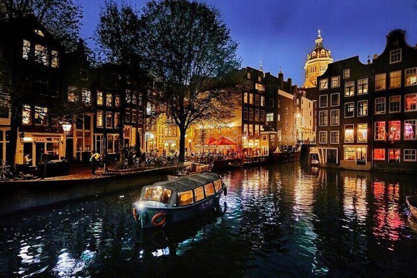 Amsterdam Light Festival cruise with Hot Snacks and Drinks