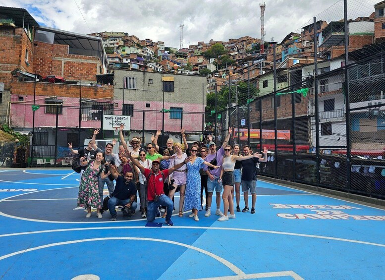 Picture 9 for Activity Graffiti Tour Comuna 13 (Tour Privado con transporte)