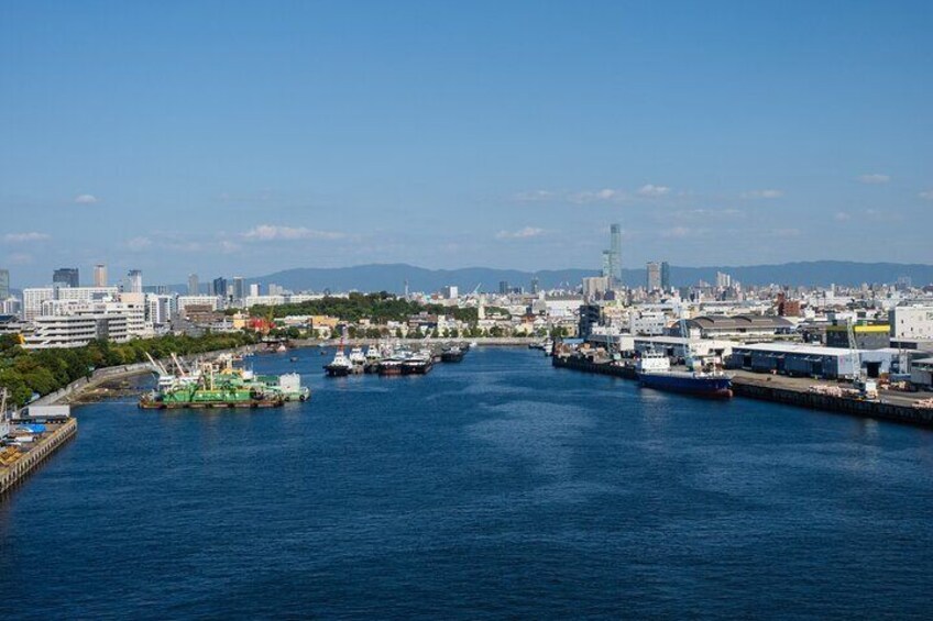 You can enjoy the view of Osaka from different angles on all the bridges.