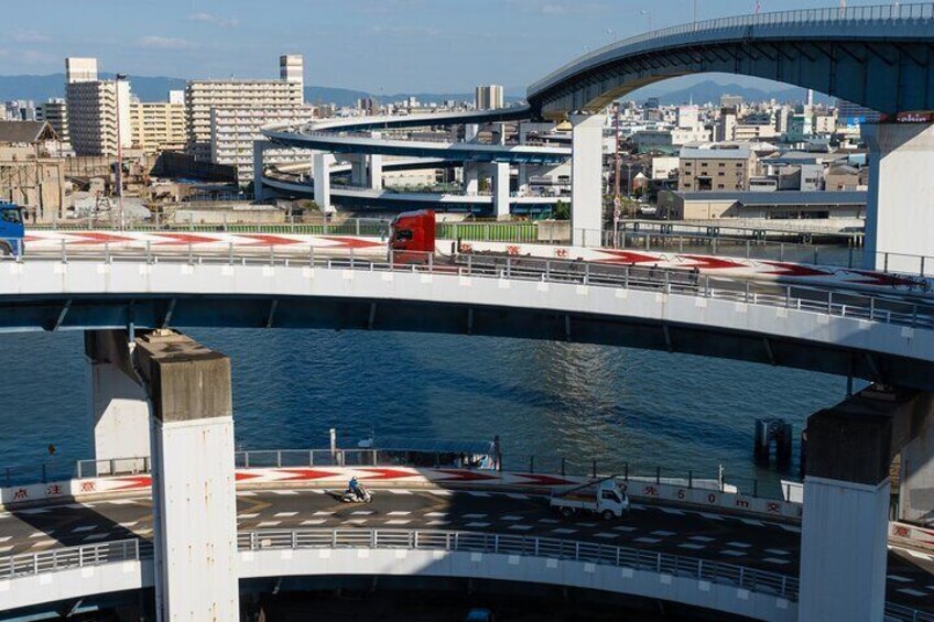 It is the most unique bridge in Osaka. It is nicknamed "Megane-bashi" (glasses bridge) by the locals because its shape resembles a pair of glasses.