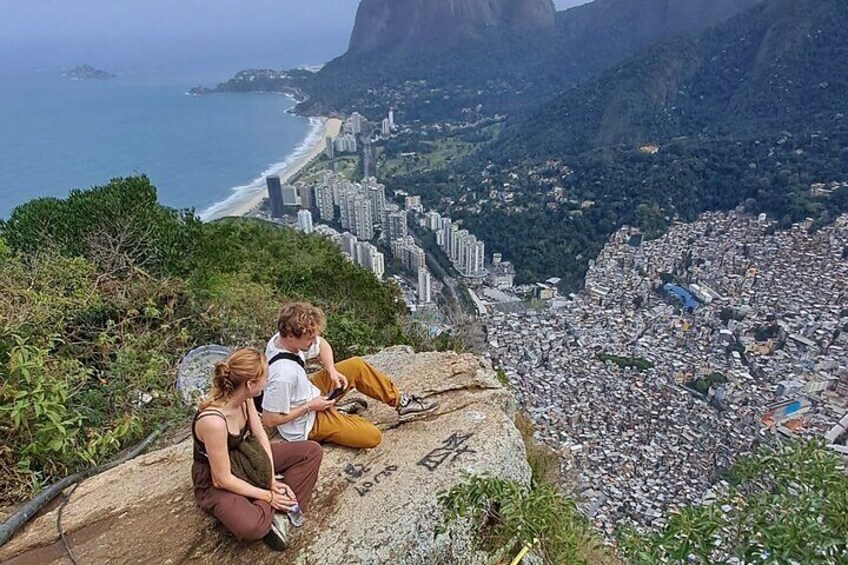 AVenturismo 2 Irmãos hill + Favela of Vidigal