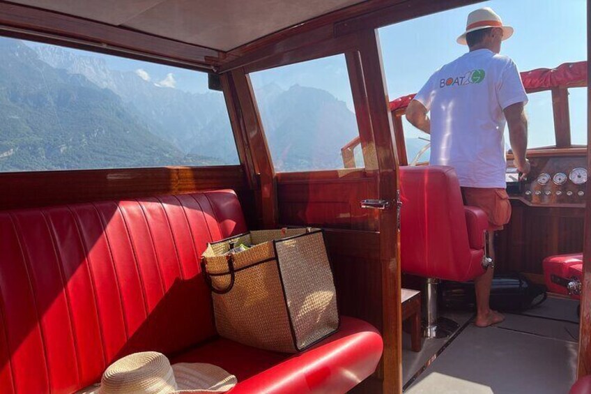 Private Tour with Classic Wooden Boat on Lake Como