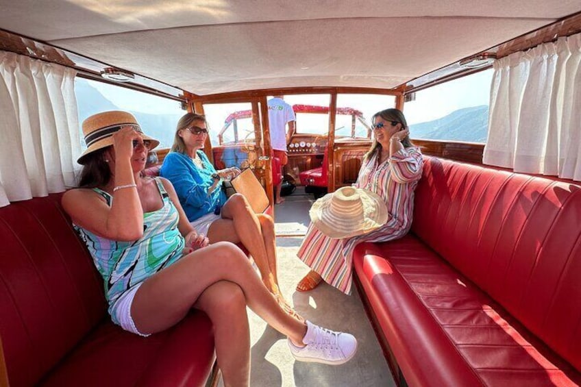 Private Tour with Classic Wooden Boat on Lake Como