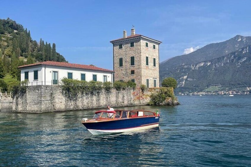 Private Tour with Classic Wooden Boat on Lake Como