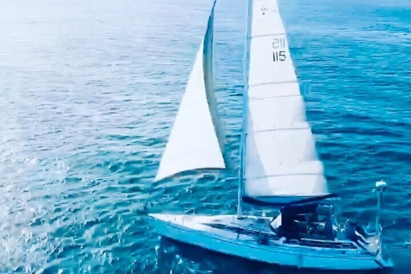 Small Group Waikiki Sunset Sailing Tour