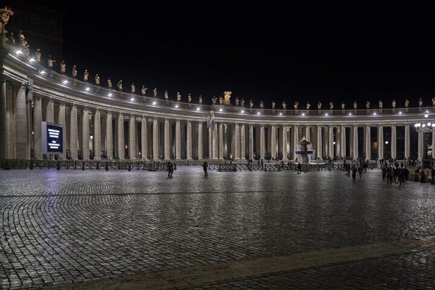 St Peter's Basilica & Grottoes Small Group Tour with Dome Climb 