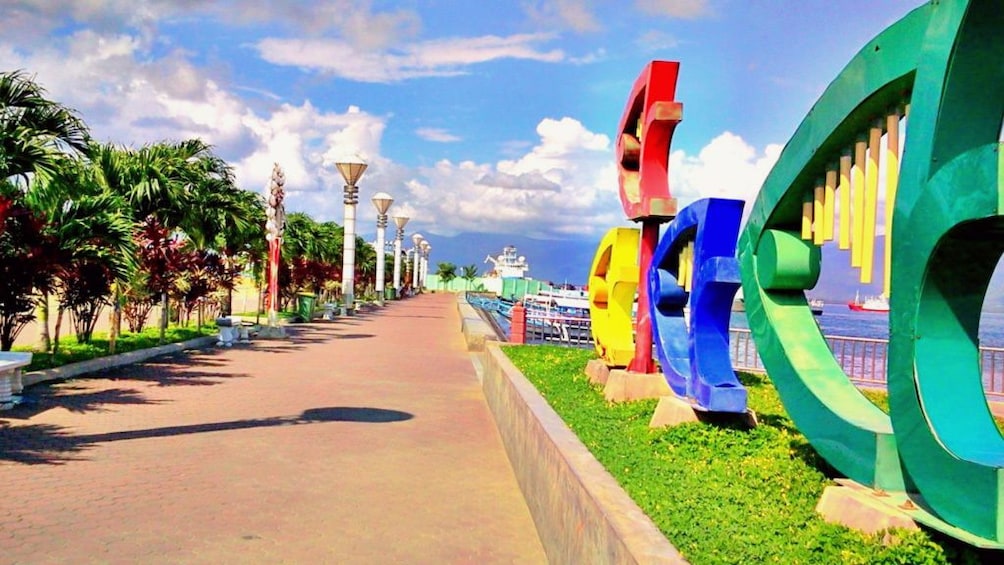 City Bay walk in Cebu