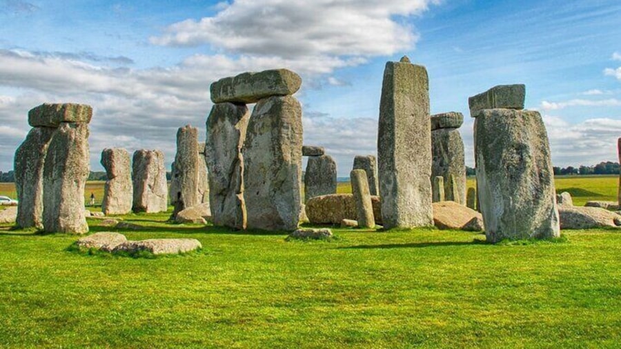 From Birmingham Stonehenge and Bath Day Tour