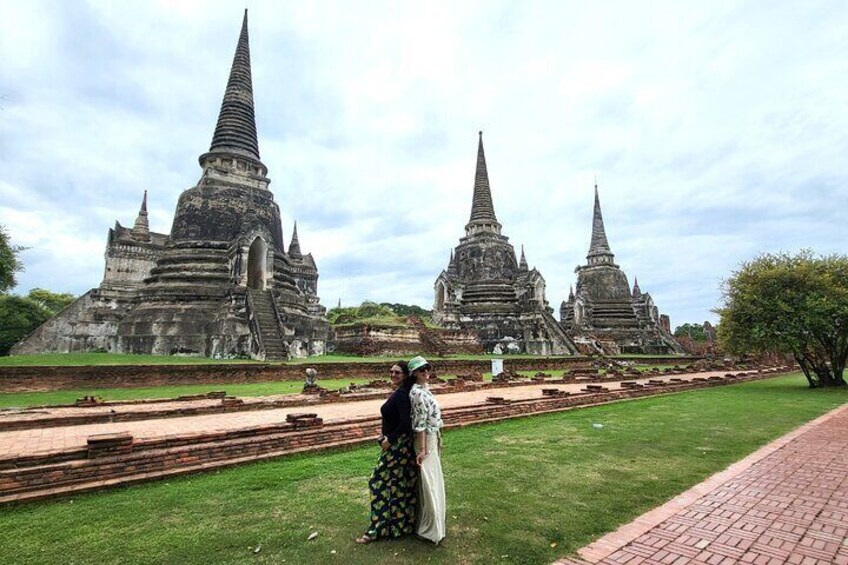 Private Tour to Railway Market Floating Market and Ayutthaya