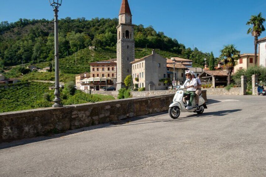 Vespa 125 rental to explore the UNESCO Hills