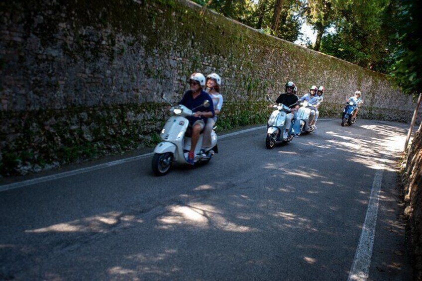 Vespa 125 rental to explore the UNESCO Hills