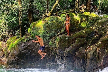 Aventure d'une journée complète dans les cascades à Quepos Manuel Antonio C...