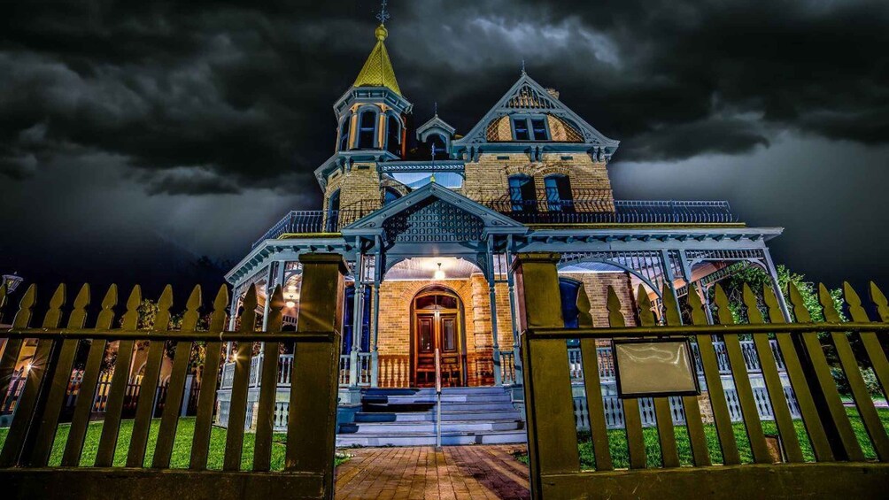 Phoenix: Ghosts & Poltergeists Guided Haunted Walking Tour