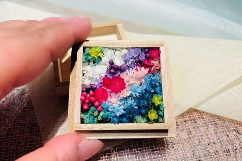 Experience Crafting a Flower-Adorned Miniature Japanese Garden