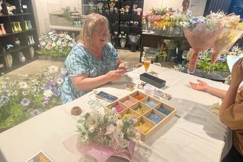 Experience Crafting a Flower-Adorned Miniature Japanese Garden