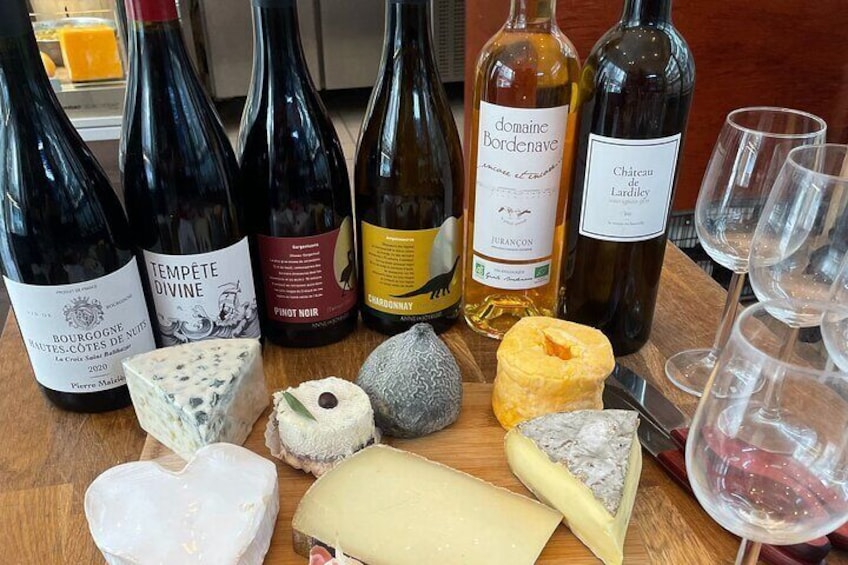 Paris: A Cozy Wine & Cheese Tasting in Montmartre