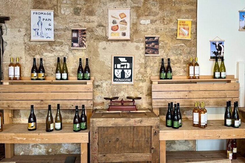 Paris: A Cozy Wine & Cheese Tasting in Montmartre