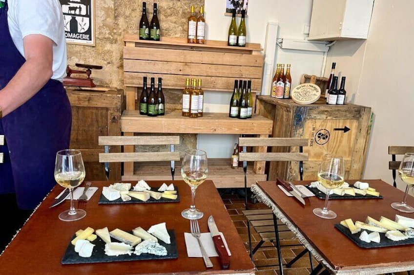 Paris: A Cozy Wine & Cheese Tasting in Montmartre