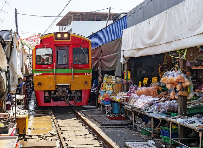 Damnoen Saduak : Floating Market & Train Market (Private Group)