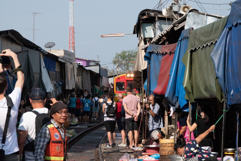 Damnoen Saduak : Floating Market & Train Market (Private Group)
