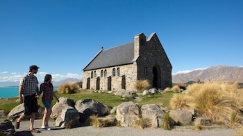 Full-Day Queenstown to Christchurch Tour with Lake Tekapo & Mount Cook