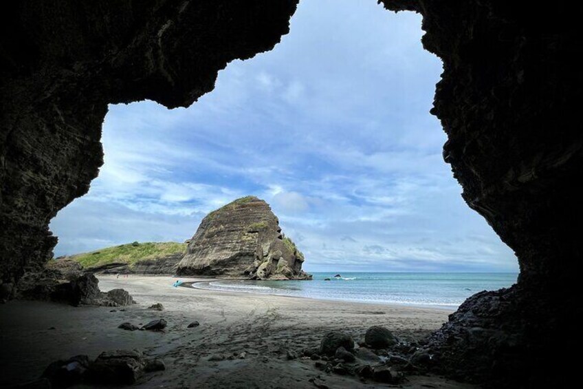 Full Day Exploring the Wild Piha Beach In Auckland 