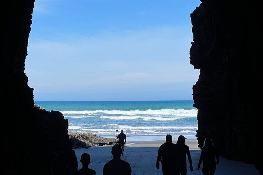 Full Day Exploring the Wild Piha Beach In Auckland 