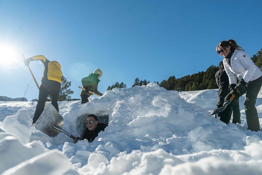 Picture 1 for Activity Andorra: Igloo building in Grau Roig