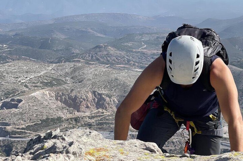 Summit in Peña de Bernal, Queretaro.
Climbing & Rappel (Beginners)
We operate from Monday to Sunday (Prior Reservation).
Booking
Availability from 1 person.