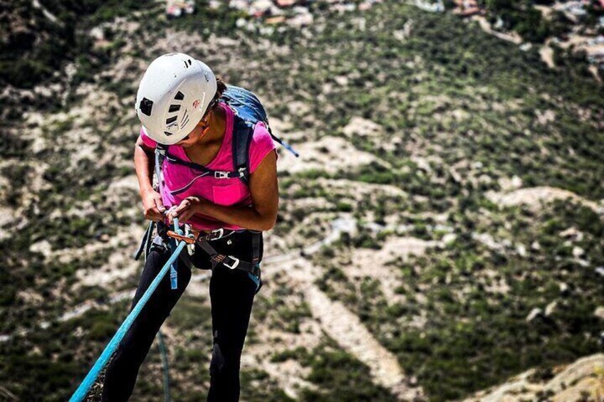 Summit in Peña de Bernal, Queretaro.
Climbing & Rappel (Beginners)
We operate from Monday to Sunday (Prior Reservation).
Booking
Availability from 1 person.