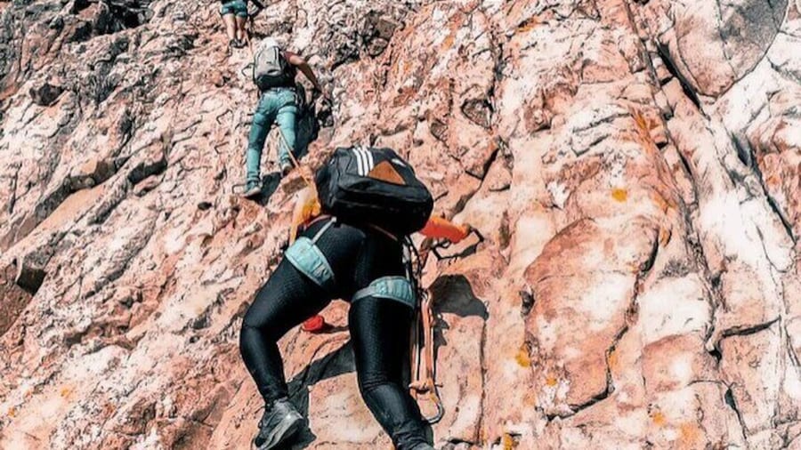 Summit in Peña de Bernal, Queretaro.
Climbing & Rappel (Beginners)
We operate from Monday to Sunday
