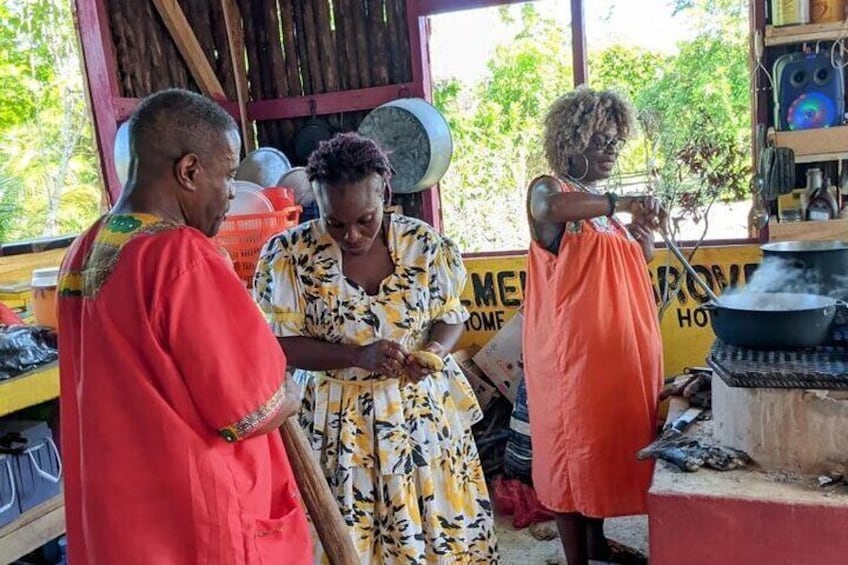 Authentic Garifuna Cooking Class in Hopkins Village Belize