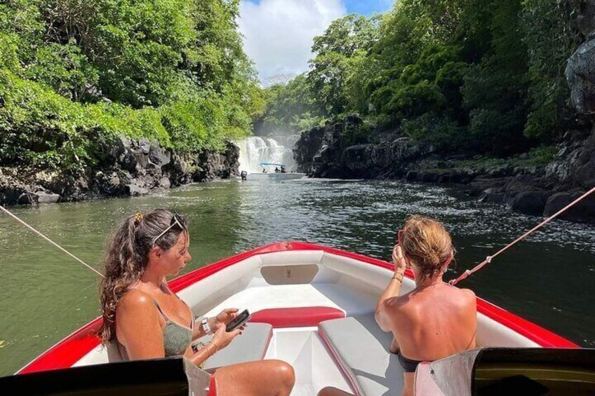 Full Day Shared Speed Boat in Ile Aux Cerfs Lunch & Transfer incl