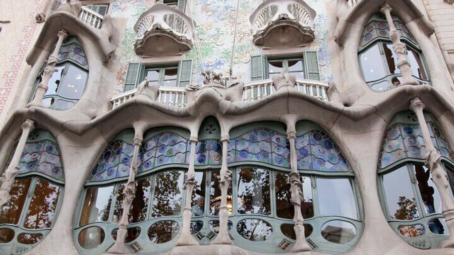 Casa Batllo Fast-Track Tickets, Barcelona Architecture Tour