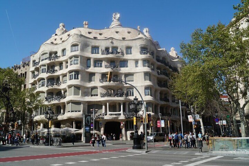 Casa Batllo Fast-Track Tickets, Barcelona Architecture Tour
