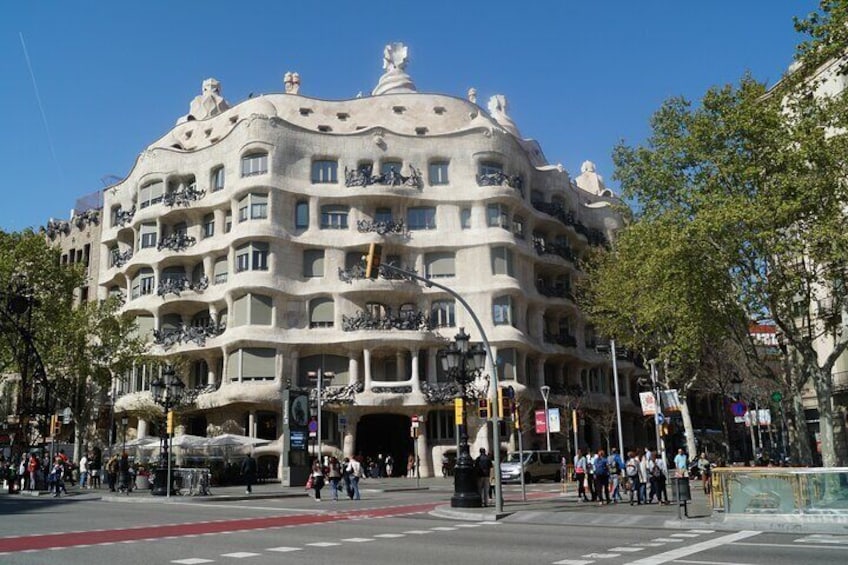 Casa Batllo Fast-Track Tickets, Barcelona Architecture Tour