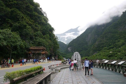 Taroko, Qingshui Cliff, Xincheng Old Street & Qixingtan Day Tour