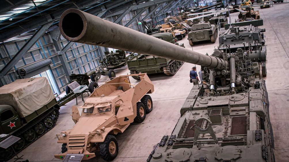 Australian Armour & Artillery Museum with Transfers