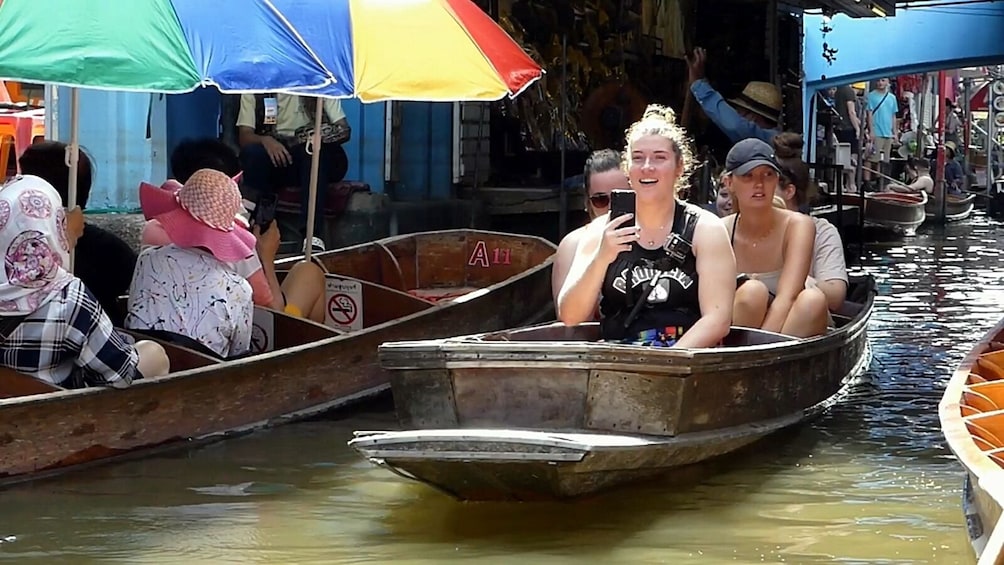 Damnoen Saduak : Floating Market Tour & River Kwai Bridge