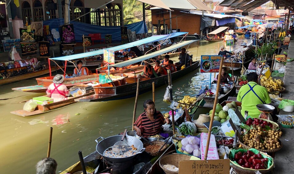 Damnoen Saduak : Floating Market Tour & River Kwai Bridge