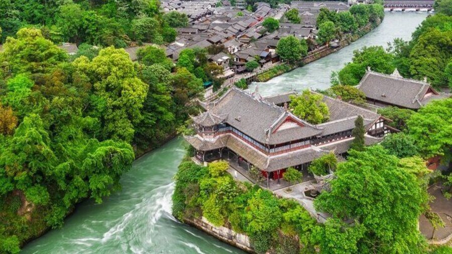 All-Inclusive Private Dujiangyan & Mount Qingcheng Day Tour