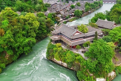 All-Inclusive Private Dujiangyan & Mount Qingcheng Day Tour